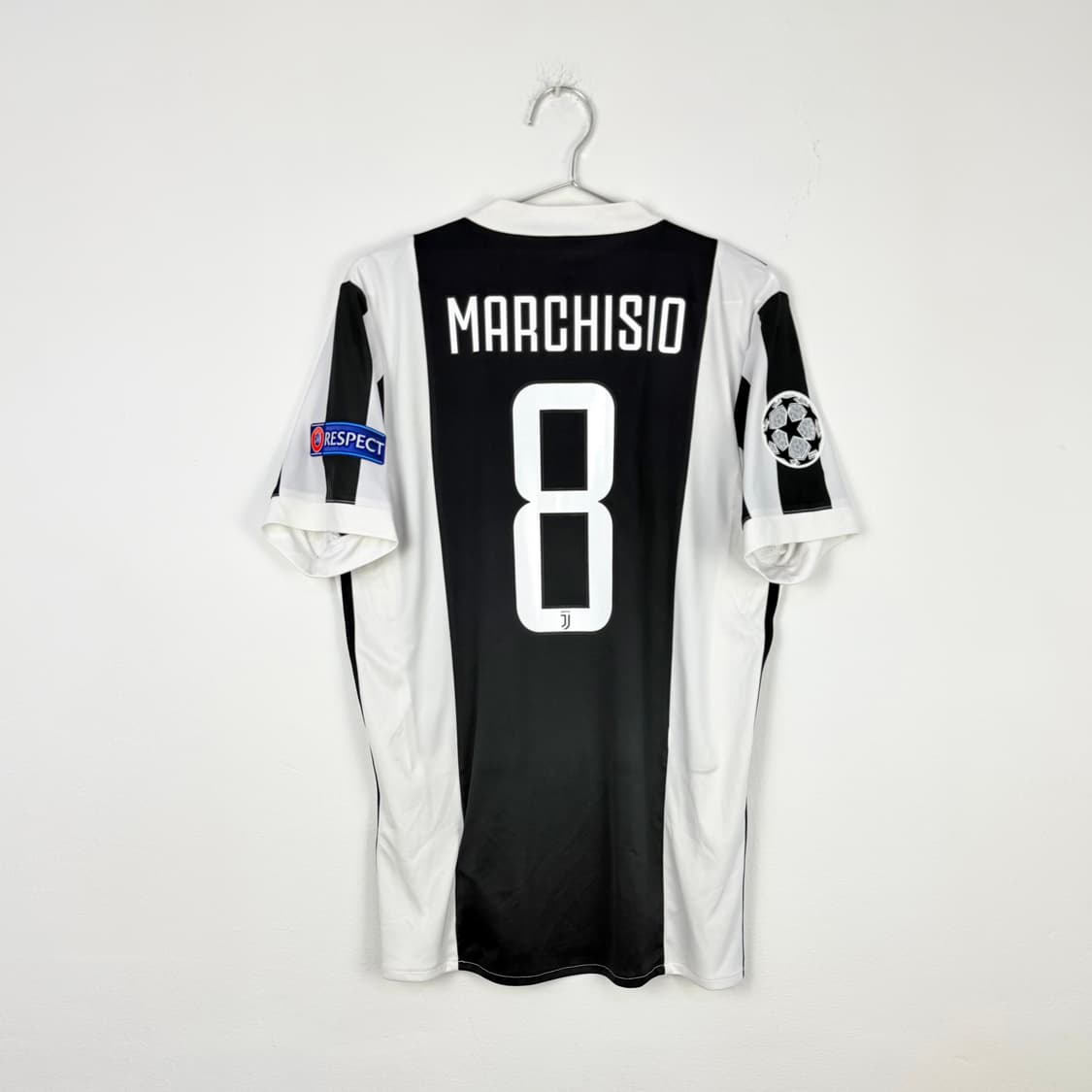 17-18 유벤투스 홈 마르키시오 유니폼 상품이미지1