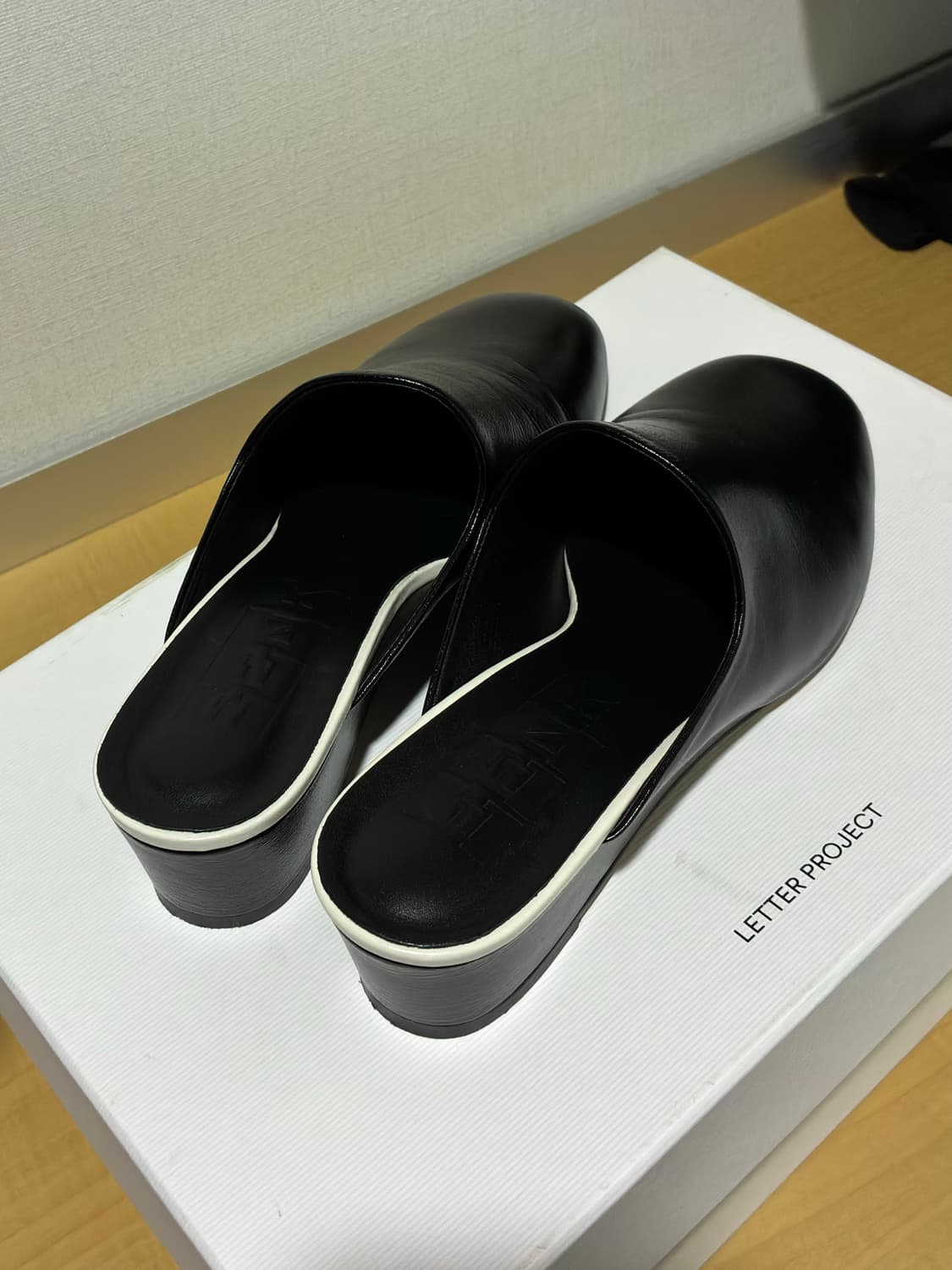 EENK  Venetian Mules - Black 상품이미지4