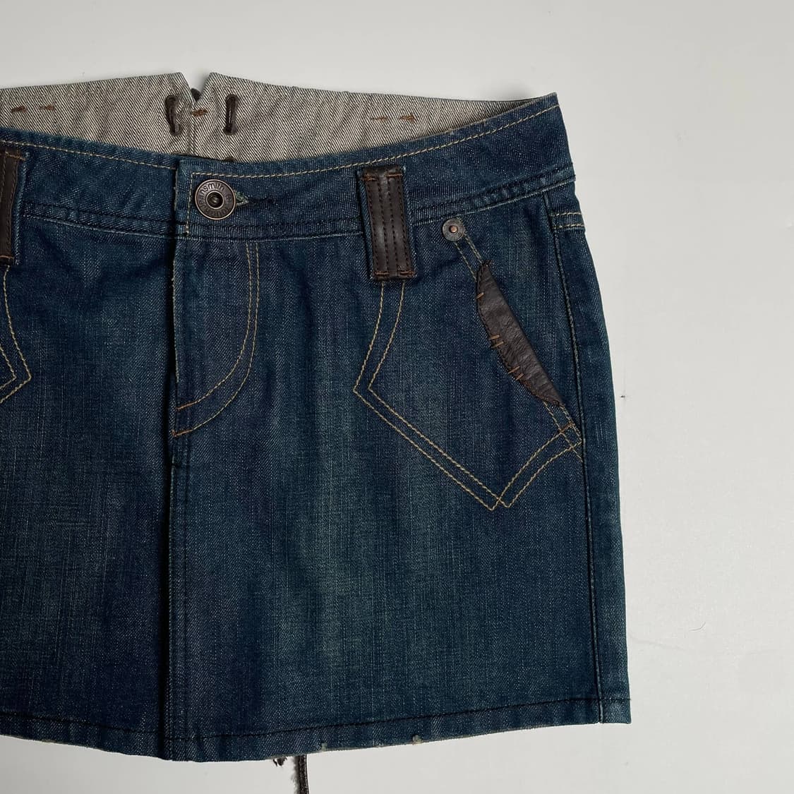 Tough jeansmith 레더 아일렛 미니 스커트 상품이미지4