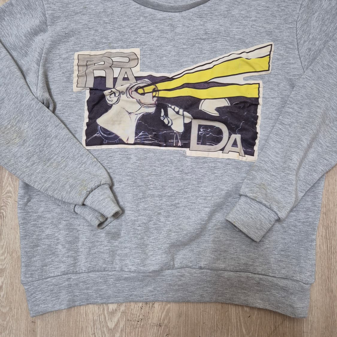 프라다 아트워크 패치 맨투맨 상품이미지3