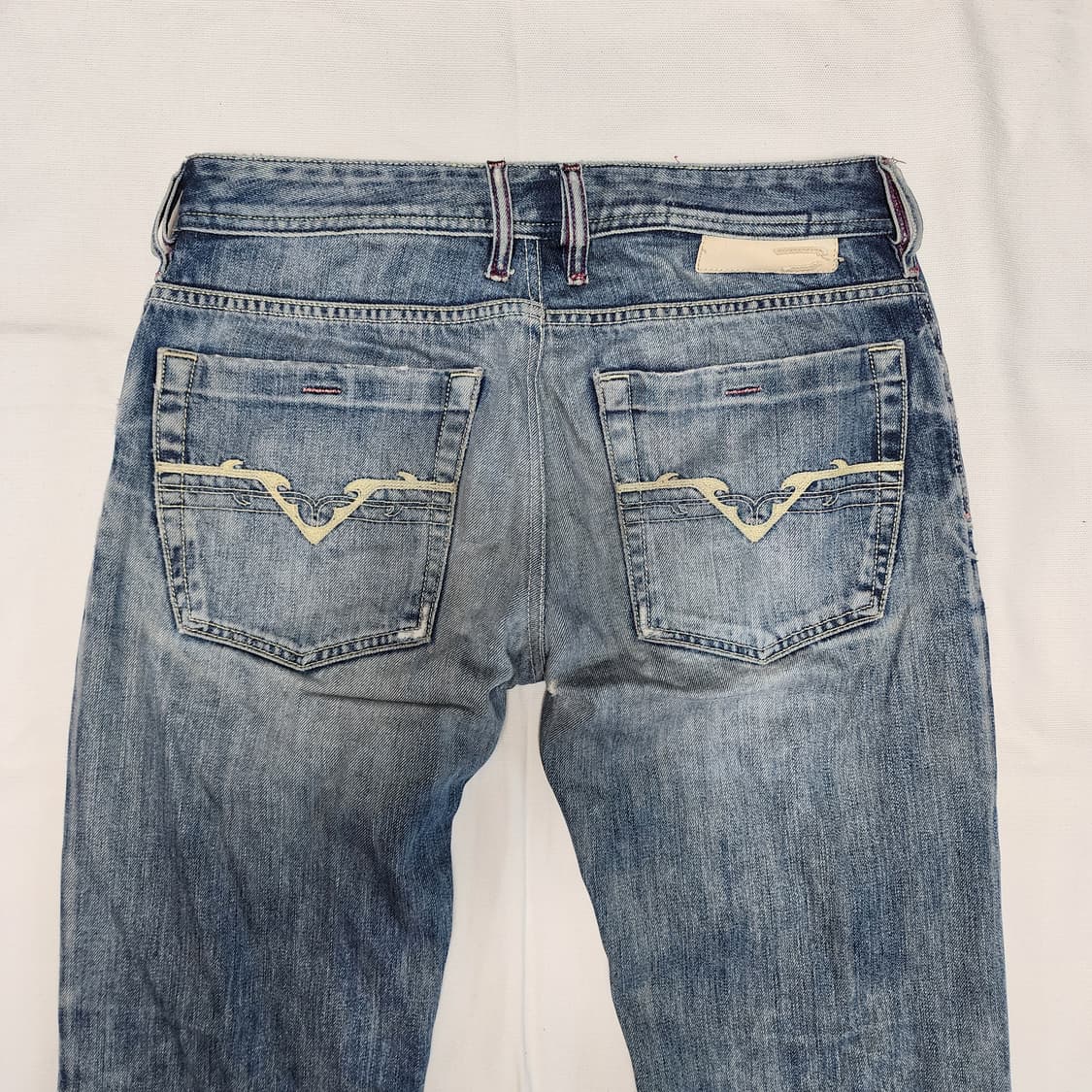 DIESEL 연청 워싱 데님팬츠 상품이미지4