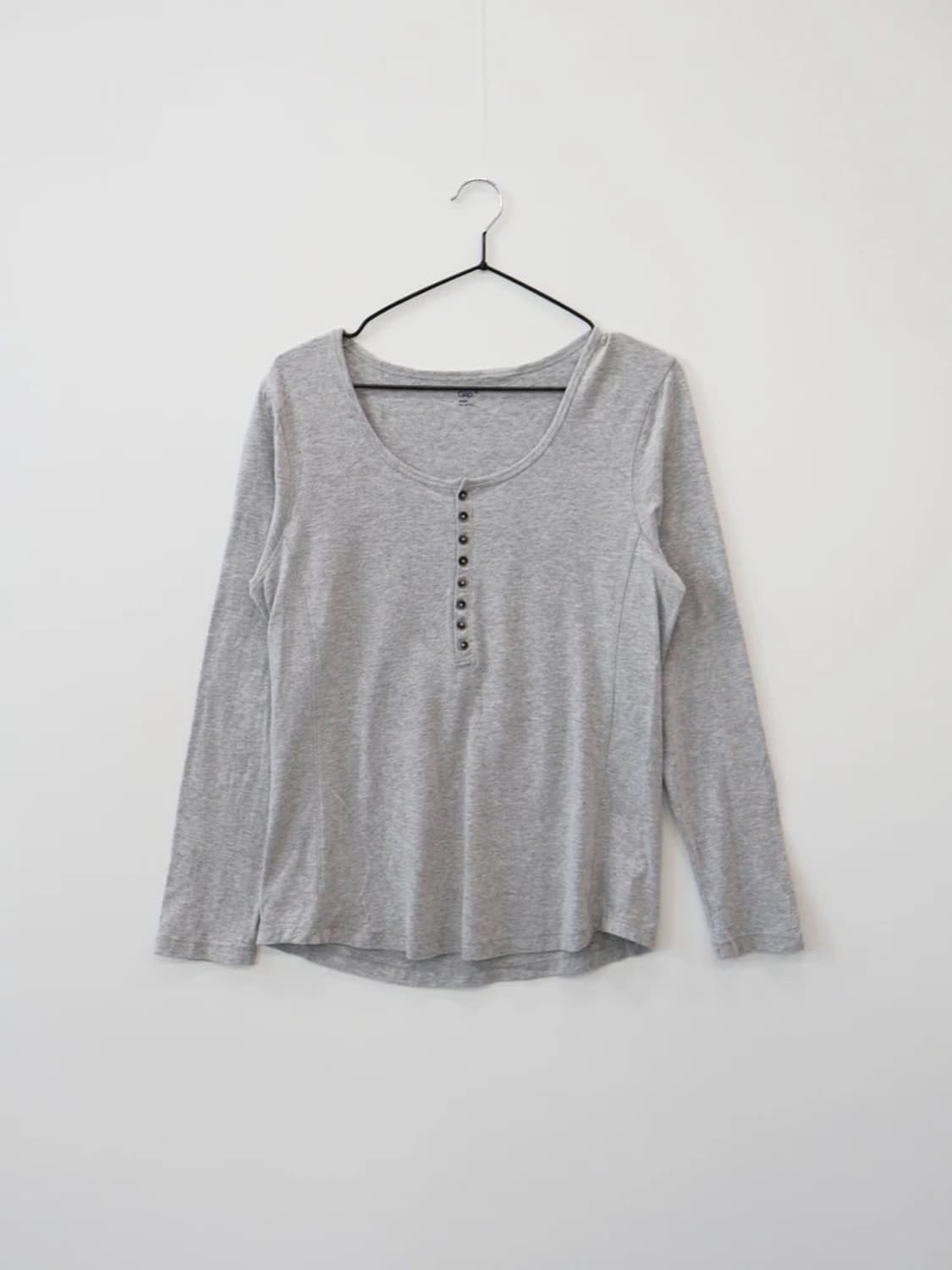 GAP Gray Henley Long Sleeve Tee 상품이미지4