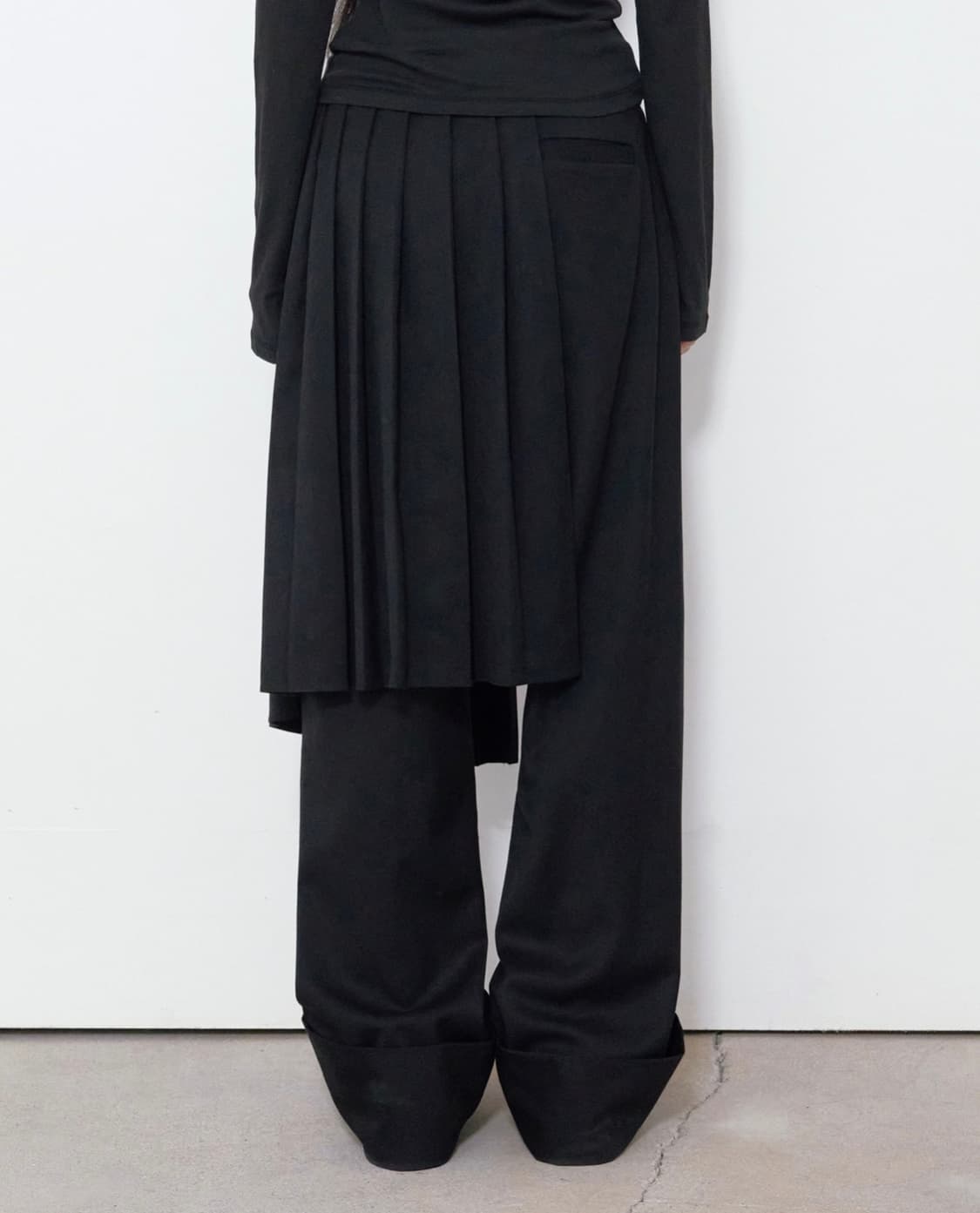 보헤미안서울 플리츠 벨트 세팅 와이드 팬츠 블랙 상품이미지2