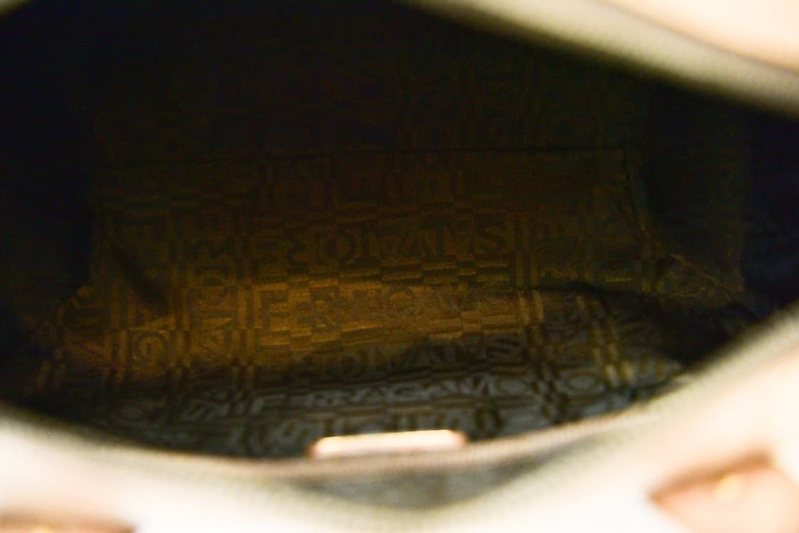 페라가모 더블 간치니 숄더백(정품) 상품이미지9