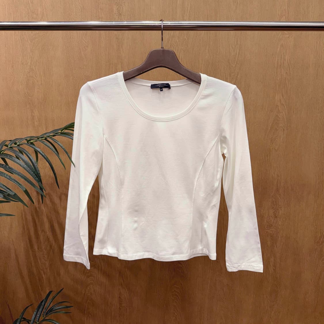 막스마라 위켄드 라운드넥 티셔츠 절개 라인 디테일 슬림핏 화이트 상품이미지1