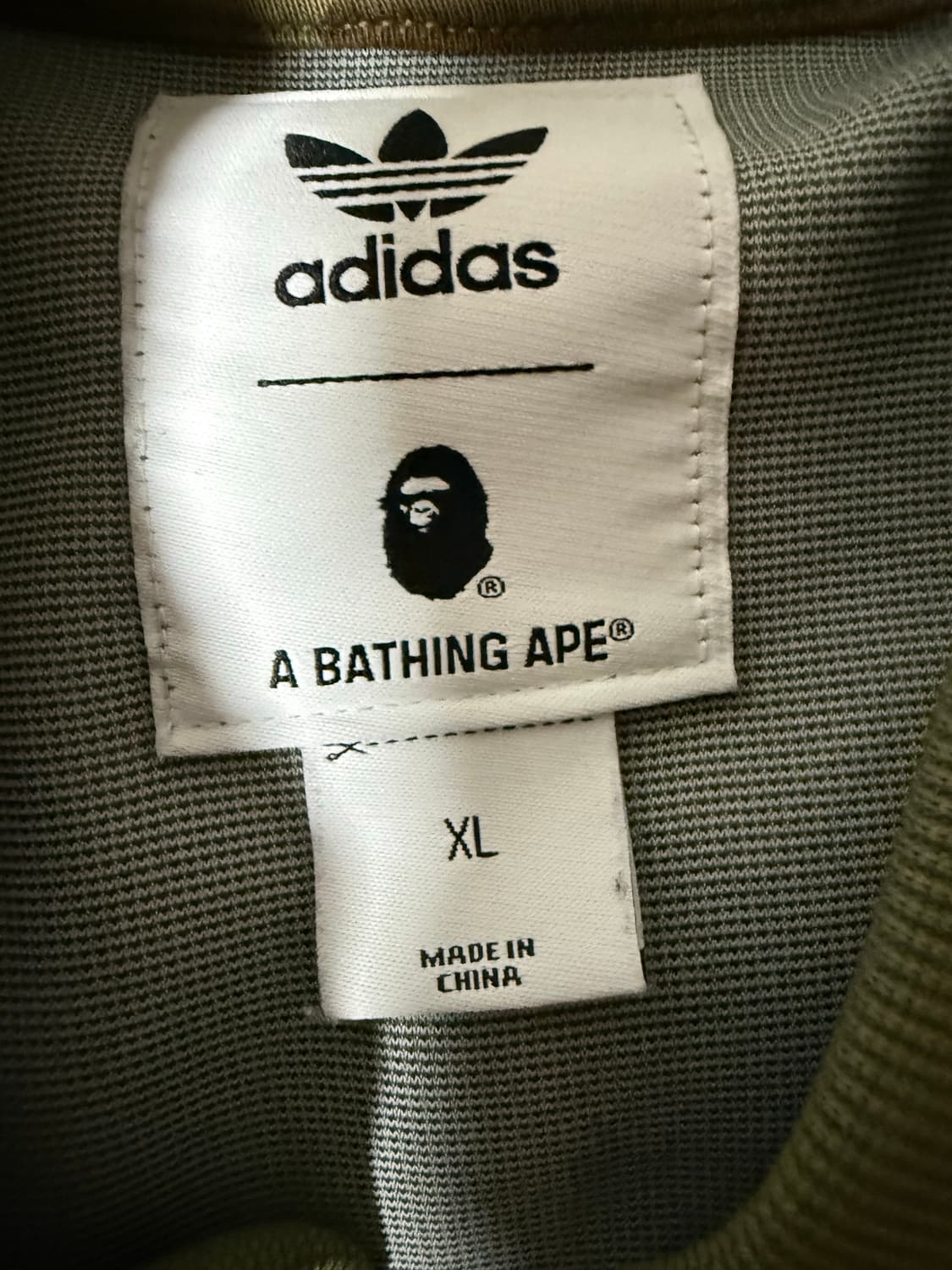 18fw) 아디다스 x 베이프 콜라보 트랙탑 녹계 상품이미지3