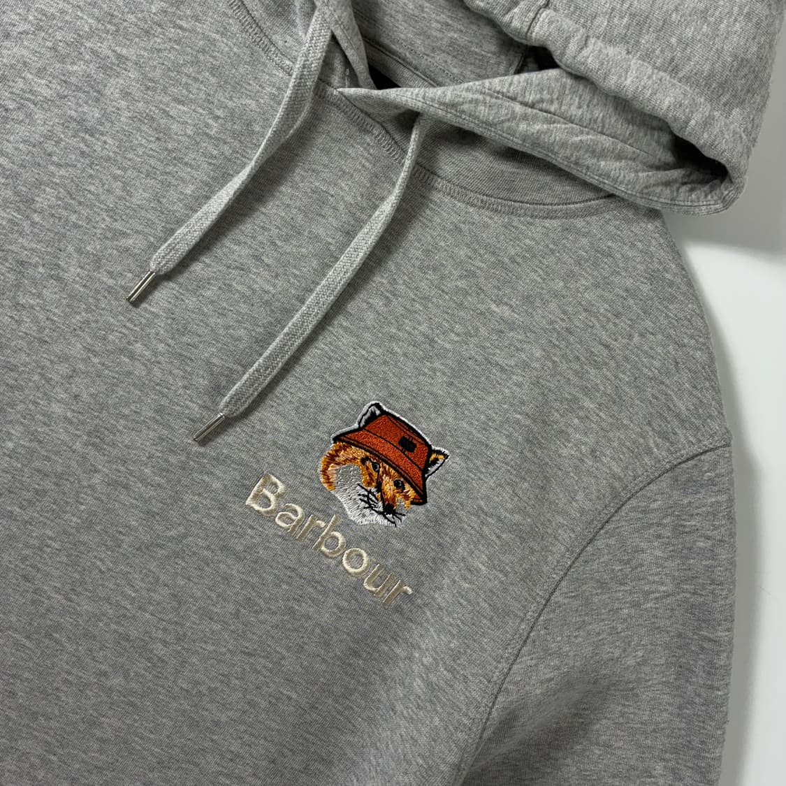 Barbour  바버 x 메종키츠네 폭스헤드 그레이 후드티  상품이미지3