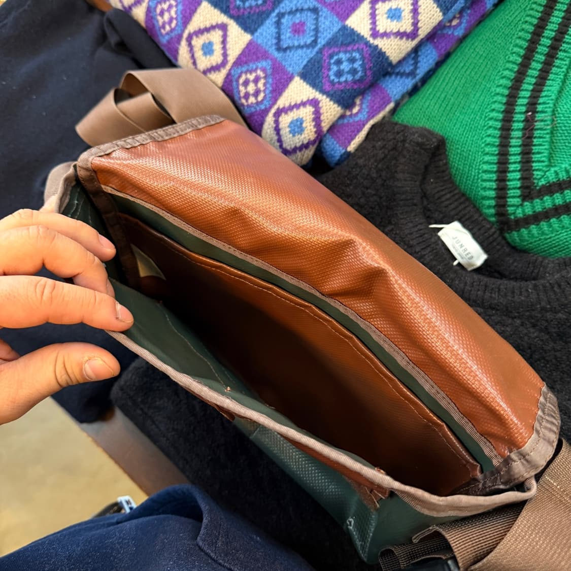 더 노스 페이스 퍼플라벨 울 PVC 크로스백 상품이미지6