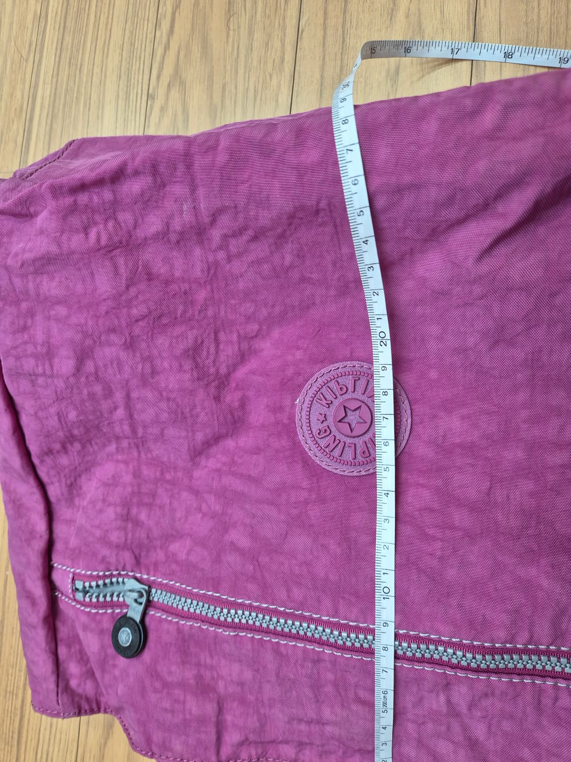 키플링 퍼플 토트백 K13610-161 모델입니다. 가벼운 소재라 데일리 상품이미지7