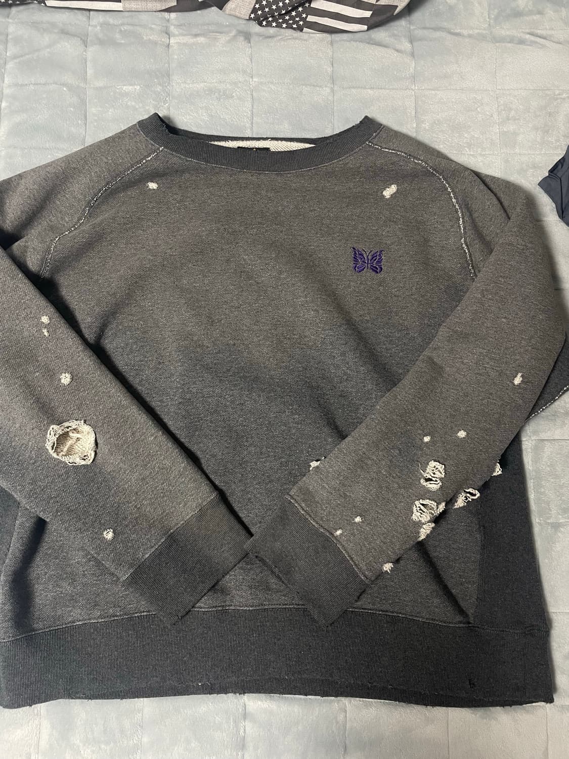 니들스 한정판 데미지 맨투맨 상품이미지4