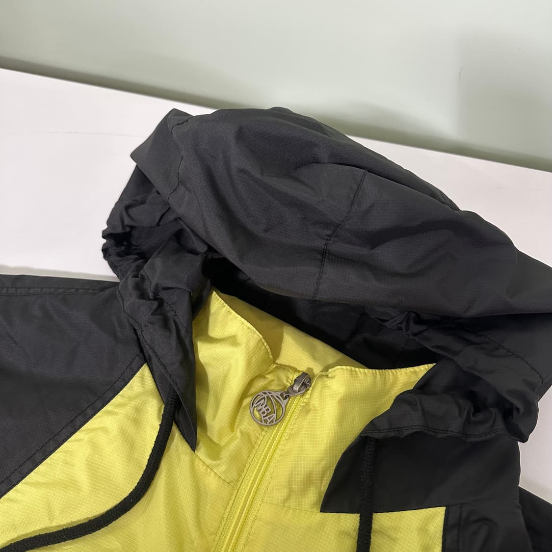 L NBA LA레이커스 검노 오버핏 바람막이 상품이미지5