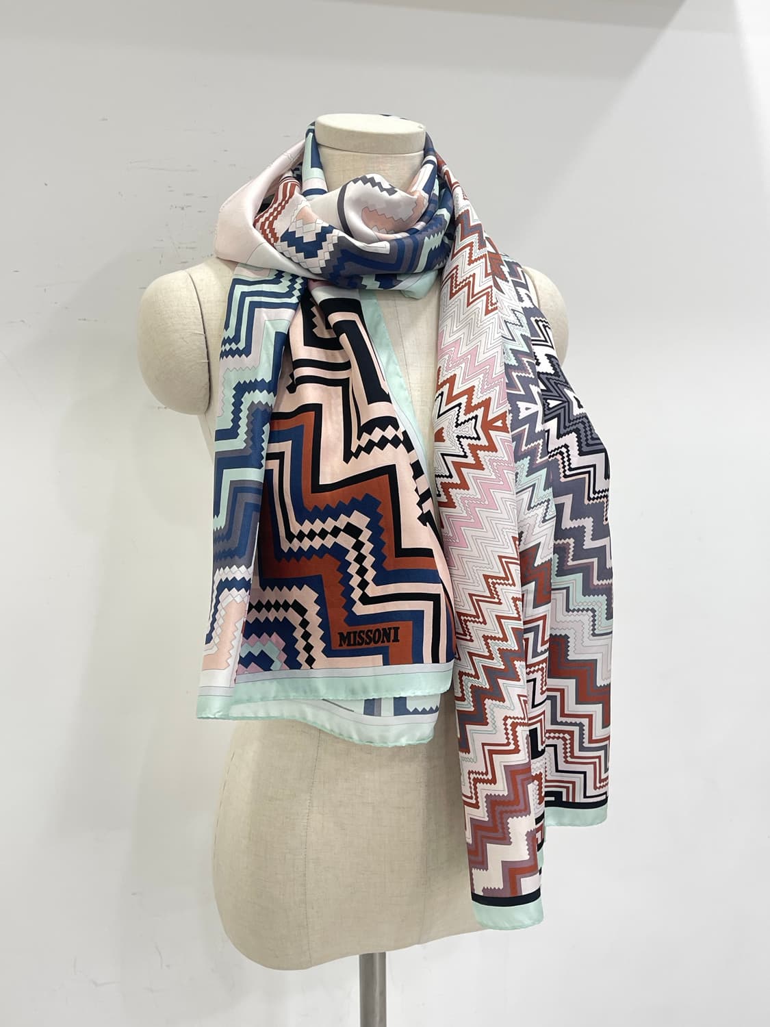 미소니 실크 머플러 상품이미지3