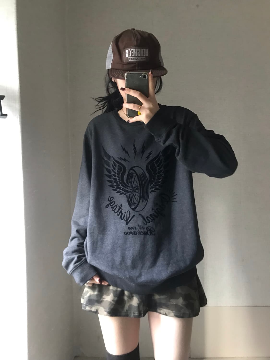 버카루 그레이 윙 맨투맨 상품이미지3