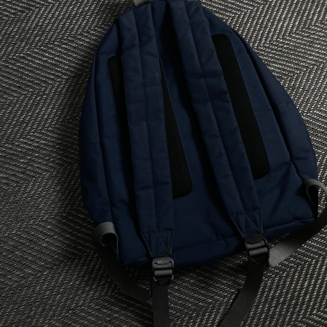 라코스테 자수로고 미니멀 포켓 백팩 o 3800 상품이미지4