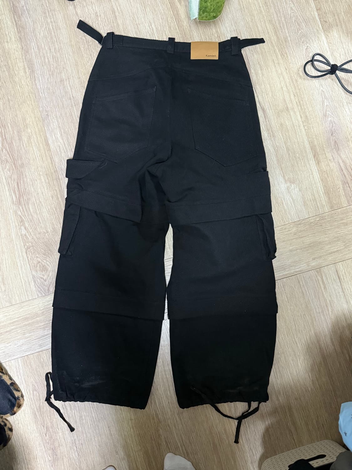 카미엔 타이탄 배기팬츠 블랙 1사이즈 2회착 정가양도 상품이미지4