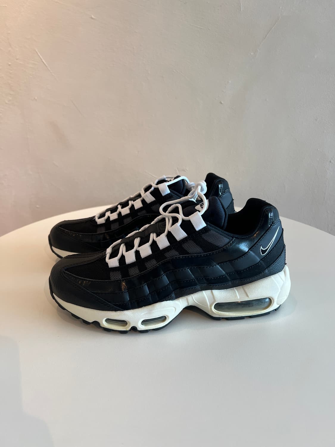 (245) 나이키 에어 맥스 95 '검흰' (307960-016) 상품이미지4