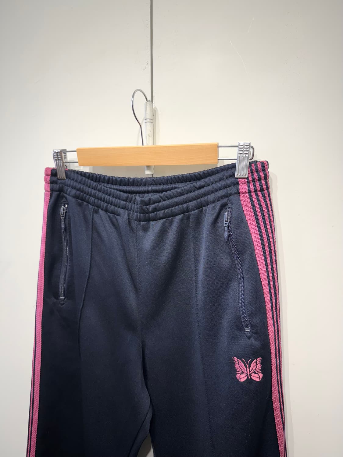 니들스 네이비/핑크 트랙팬츠 상품이미지3