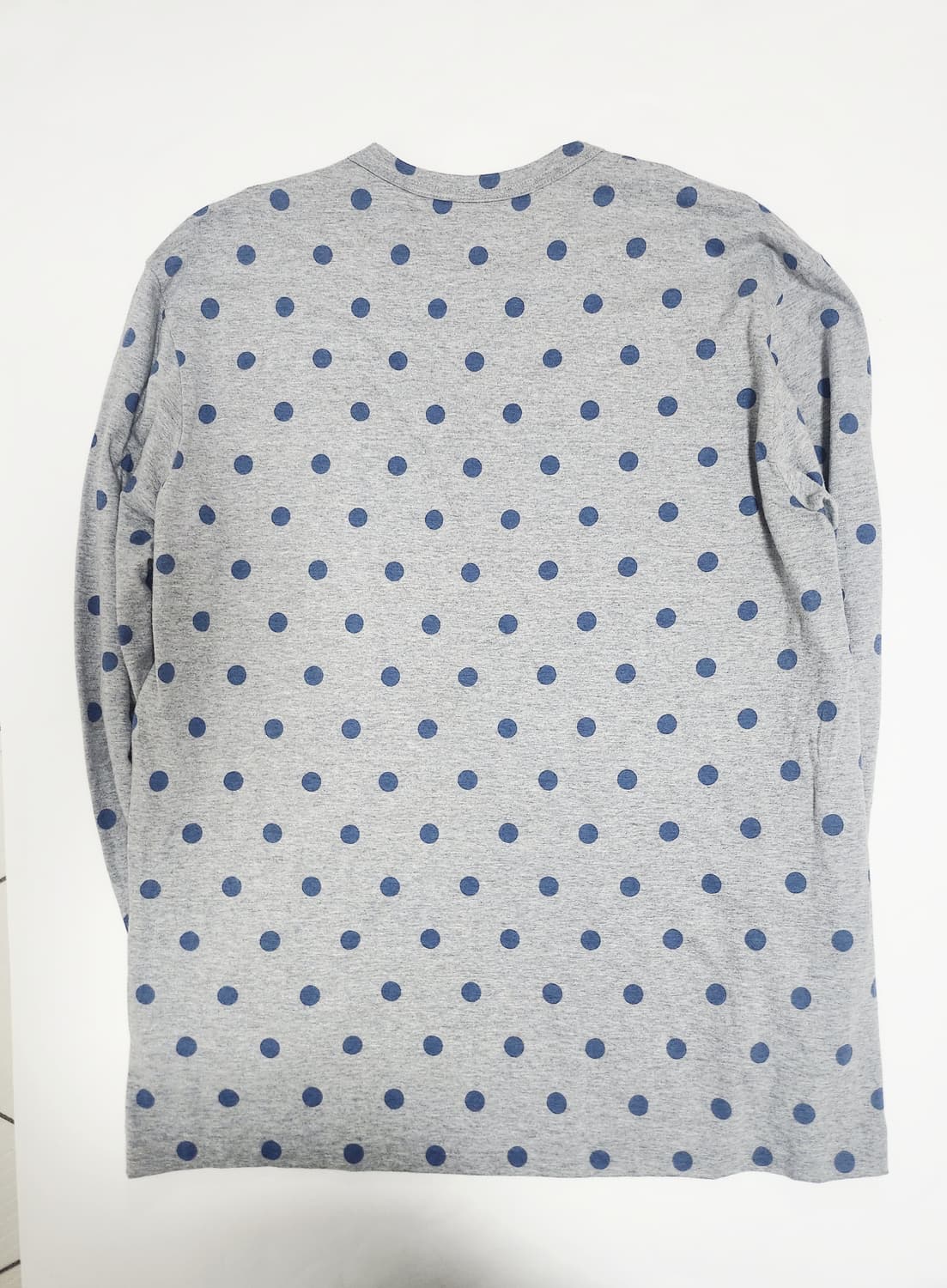 꼼데가르송 PLAY 라인의 도트 패턴 긴팔 상품이미지2