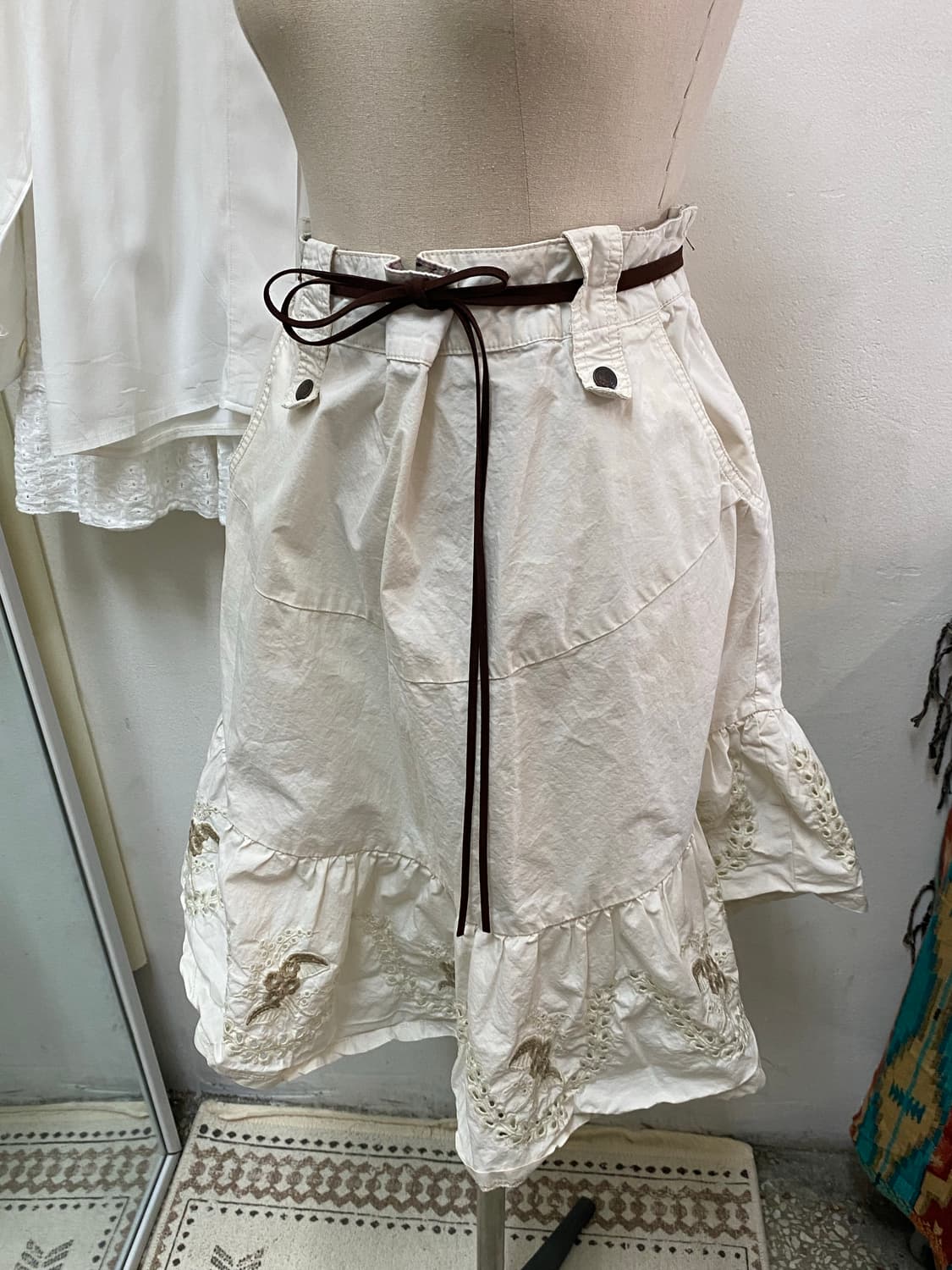 유럽빈티지 펀칭미디스커트 상품이미지3