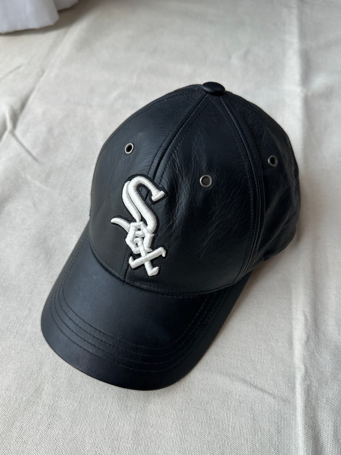 시카고 화이트삭스 소가죽 카우레더 볼캡 블랙 MLB 상품이미지2