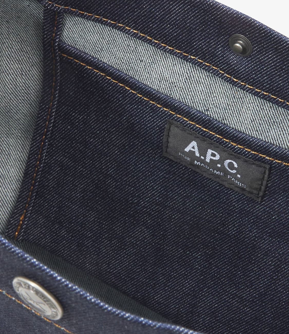 (새상품60%할인)APC 아페쎄 정품 남녀공용 저널 숄더백 블루진 상품이미지6