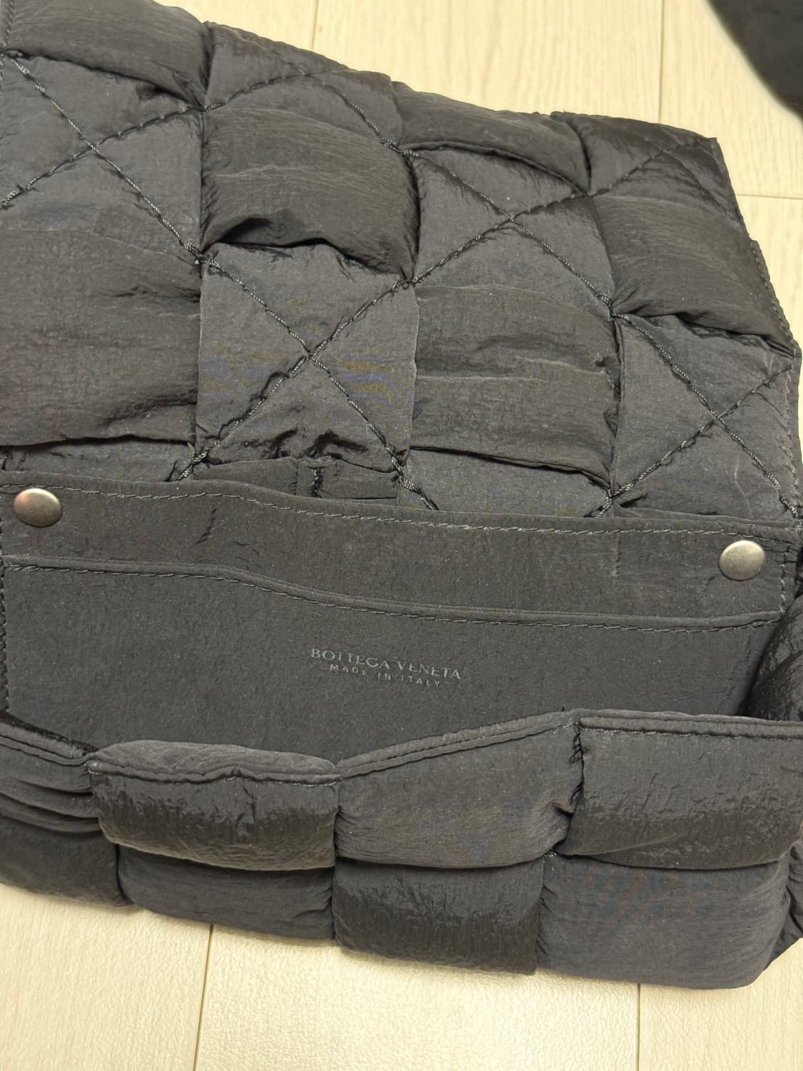 보테가베네타 카세트 미니 나일론 벨트백 블랙 상품이미지5