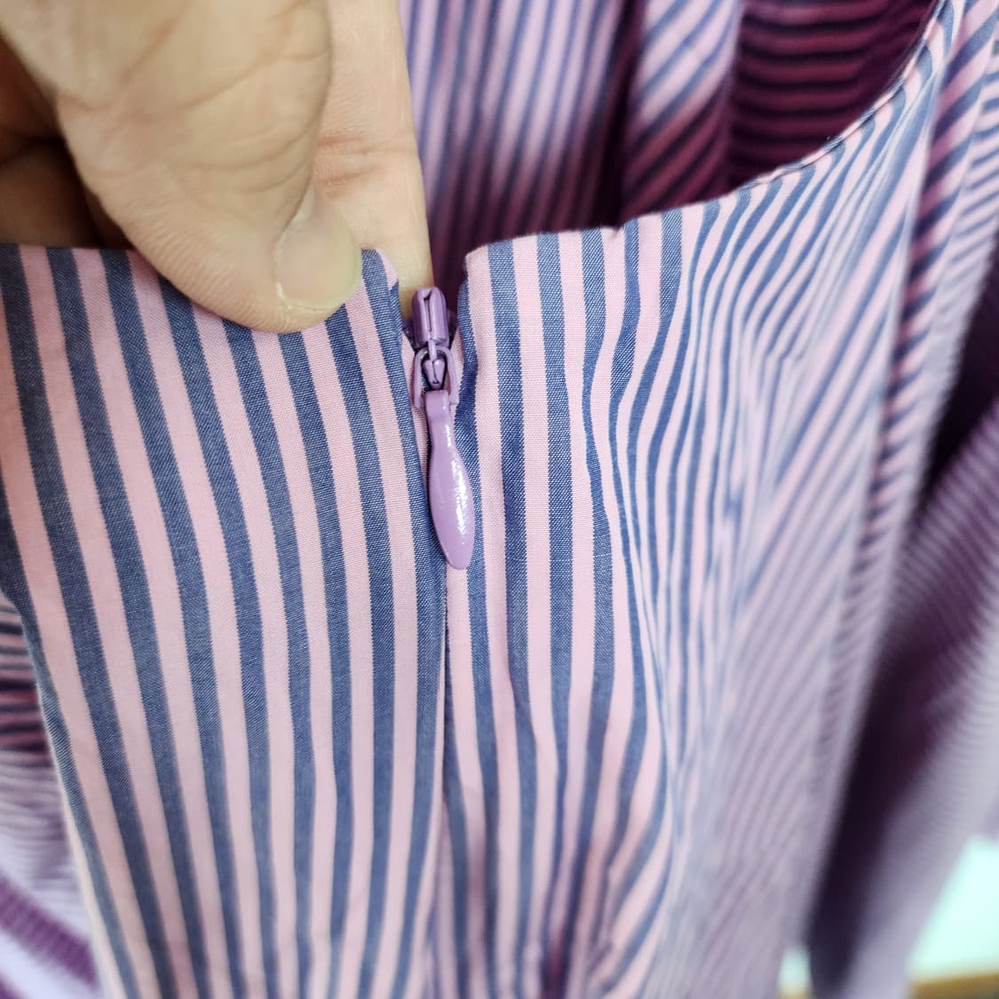 산드로 보라색 스트라이프 V넥 플레어 원피스 상품이미지3