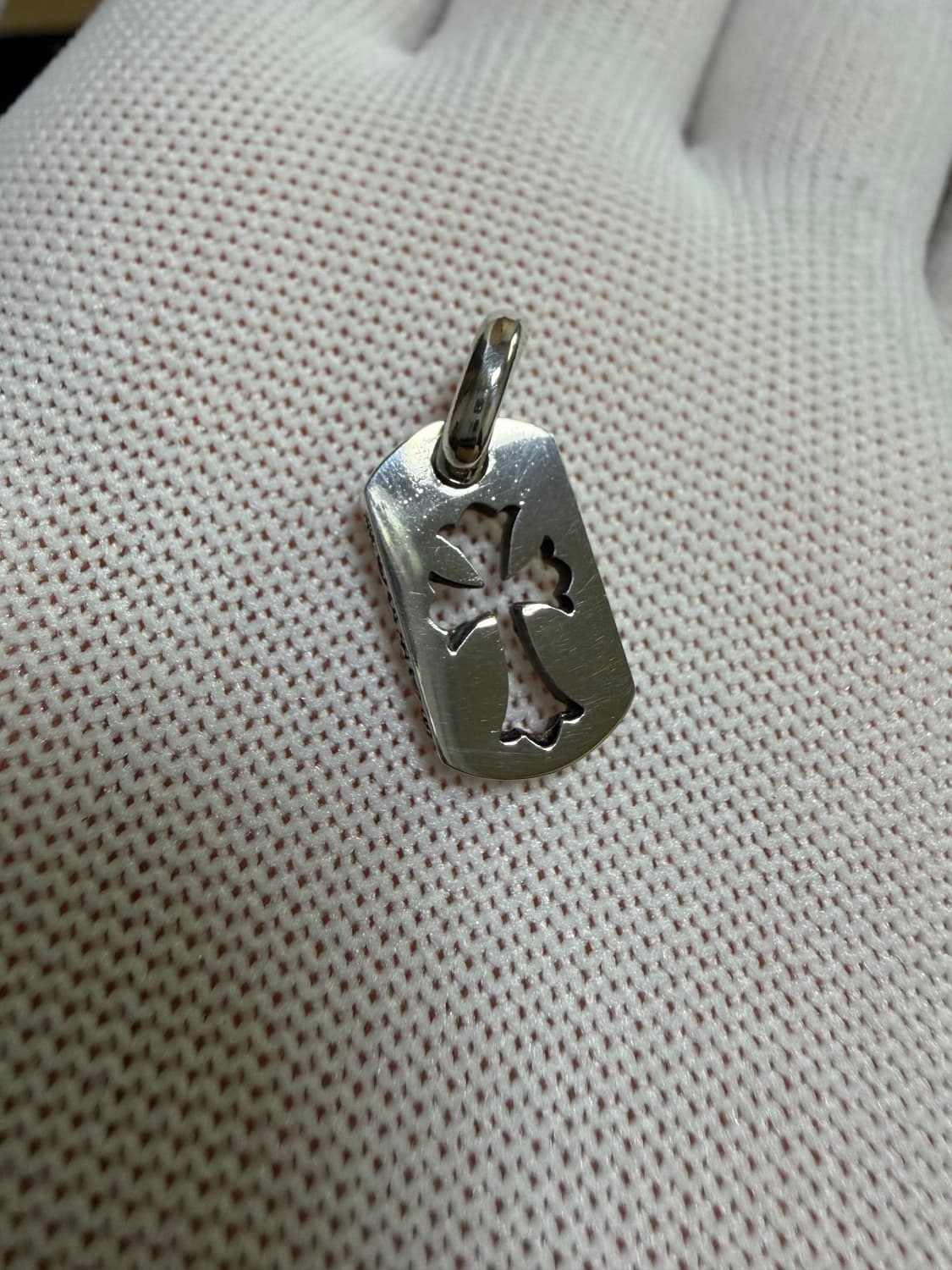 [새상품] 크롬하츠 타이니 컷아웃 크로스 도그택 상품이미지1