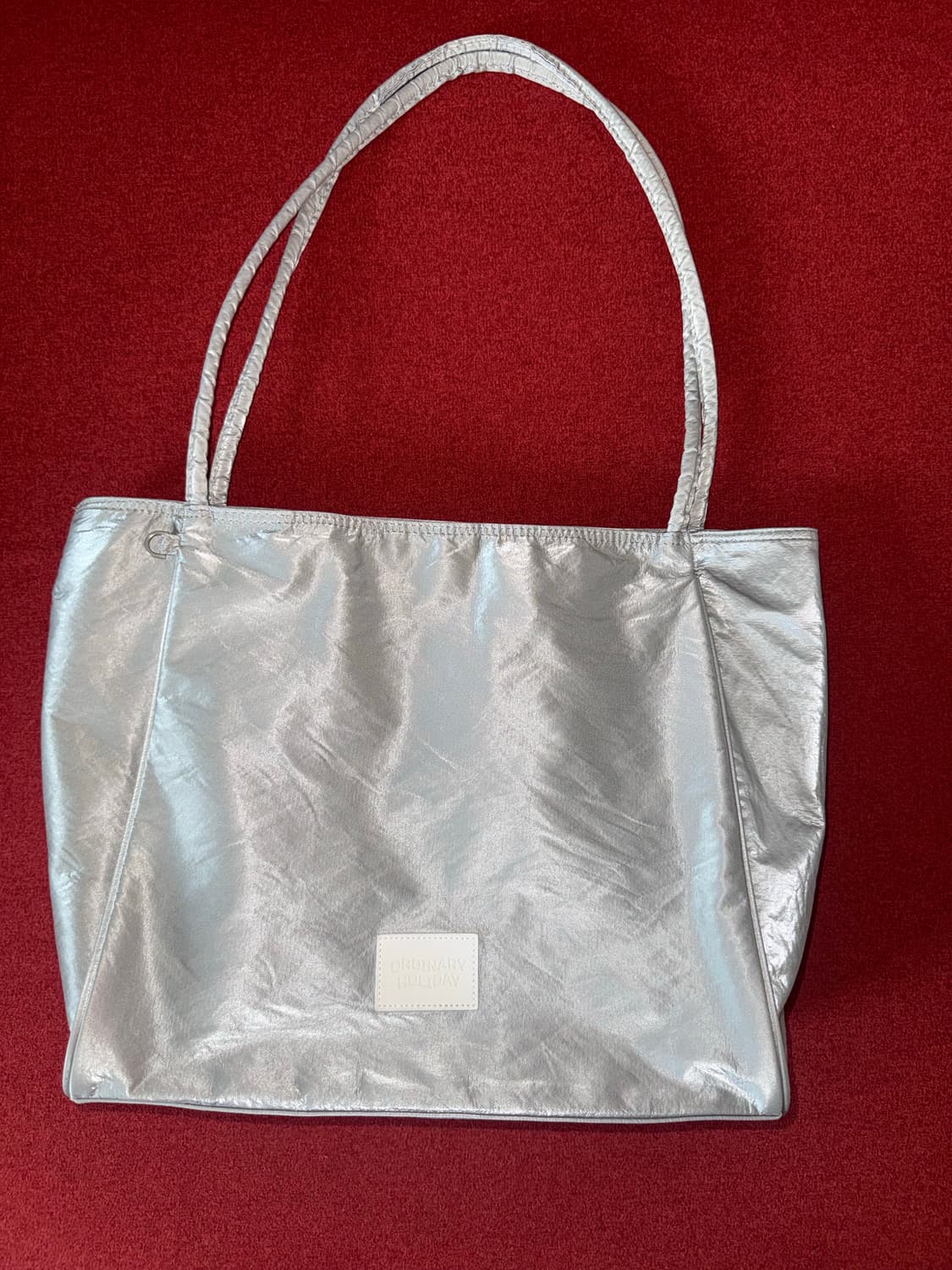 오디너리홀리데이 빅 숄더백 실버 상품이미지1