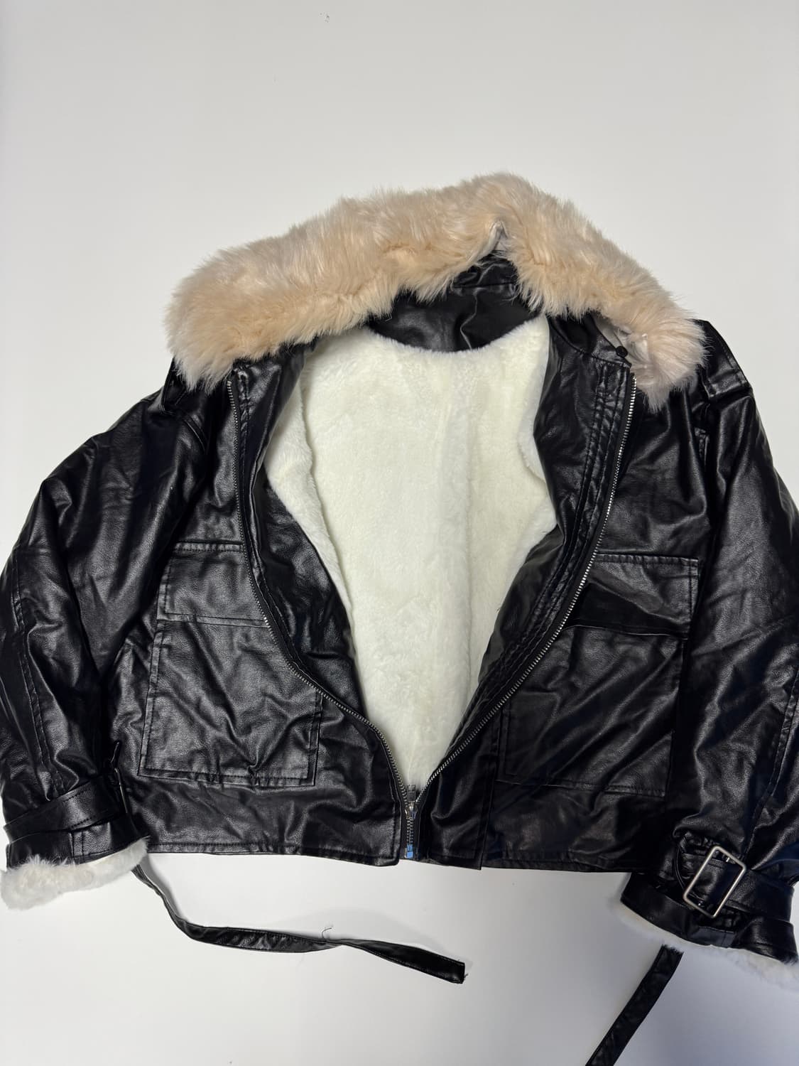 여성 빈티지 넥라인 퍼 페이크 레더 투 포켓 점퍼 오버핏 상품이미지2