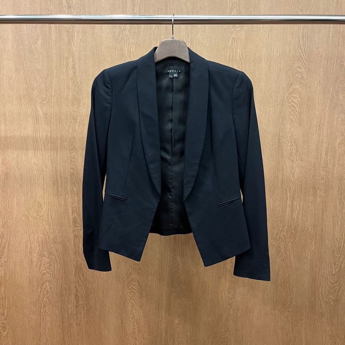 띠어리 숏 블레이저 자켓 프론트 오픈 입체 패턴 절개 포켓 디테일 블랙 상품이미지2