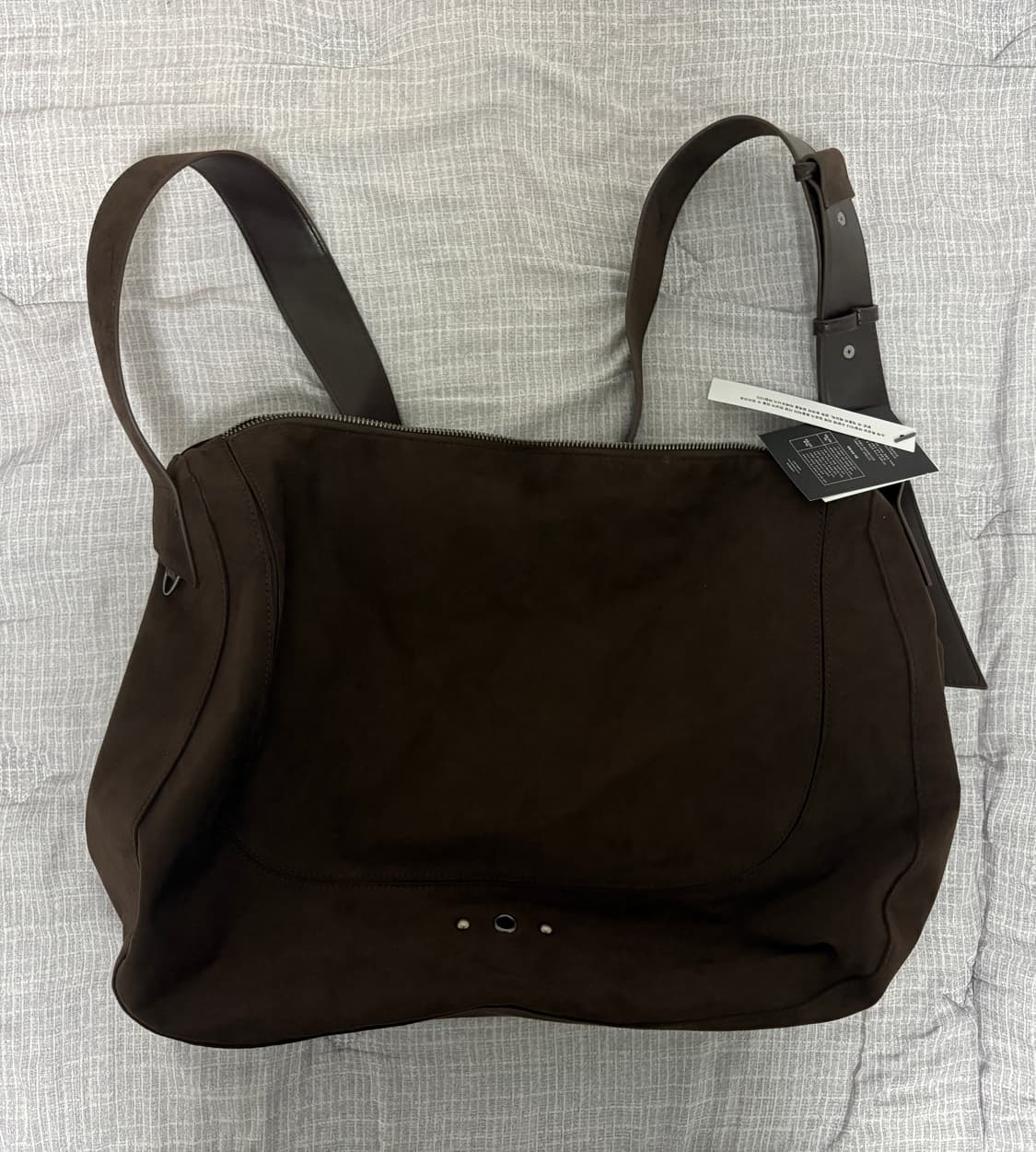 레더리 호보 스웨이드 크로스백 다크 브라운 상품이미지1