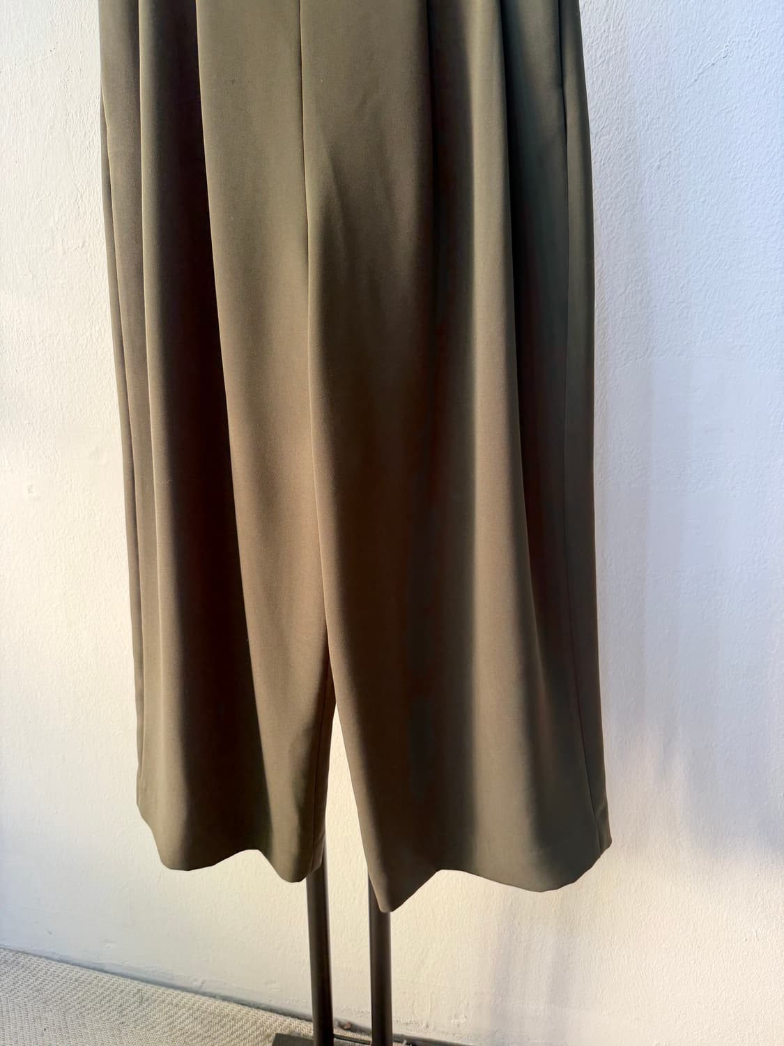 정품) COS 코스 여성 다크 올리브 와이드 슬랙스 팬츠 36(26) 상품이미지3