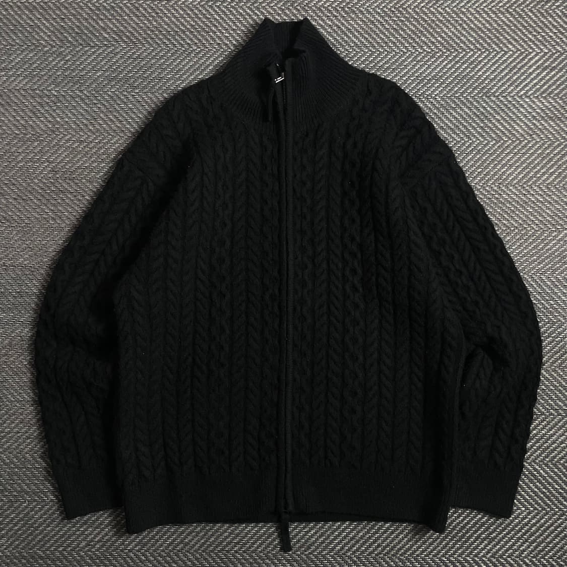 LOGAN 투웨이 하이넥 미니멀 케이블 꽈배기 니트 집업 블랙o 5036 상품이미지1