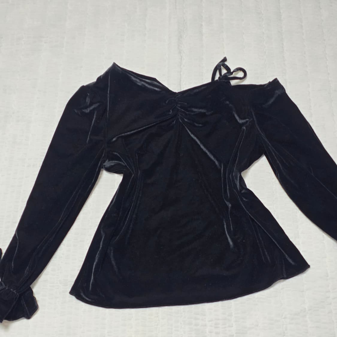 빈티지무드)블랙 벨벳 오프숄더 셔링 리본 섹시 양지뢰 로맨틱 블라우스 상품이미지4