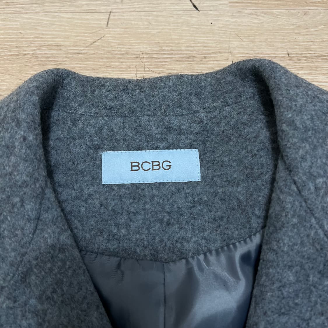 비씨비지 BCBG 여성  싱글 롱코트 [블루쉬 그레이] 88-96-160 상품이미지4