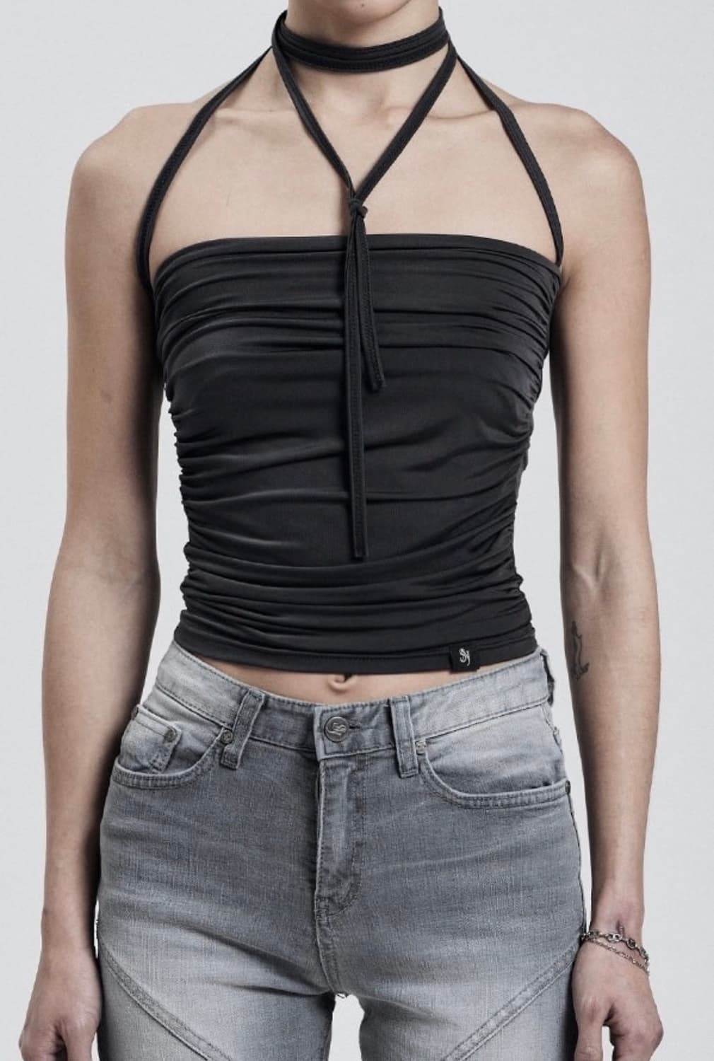 시너진 스트랩 셔링 탑 차콜 상품이미지1