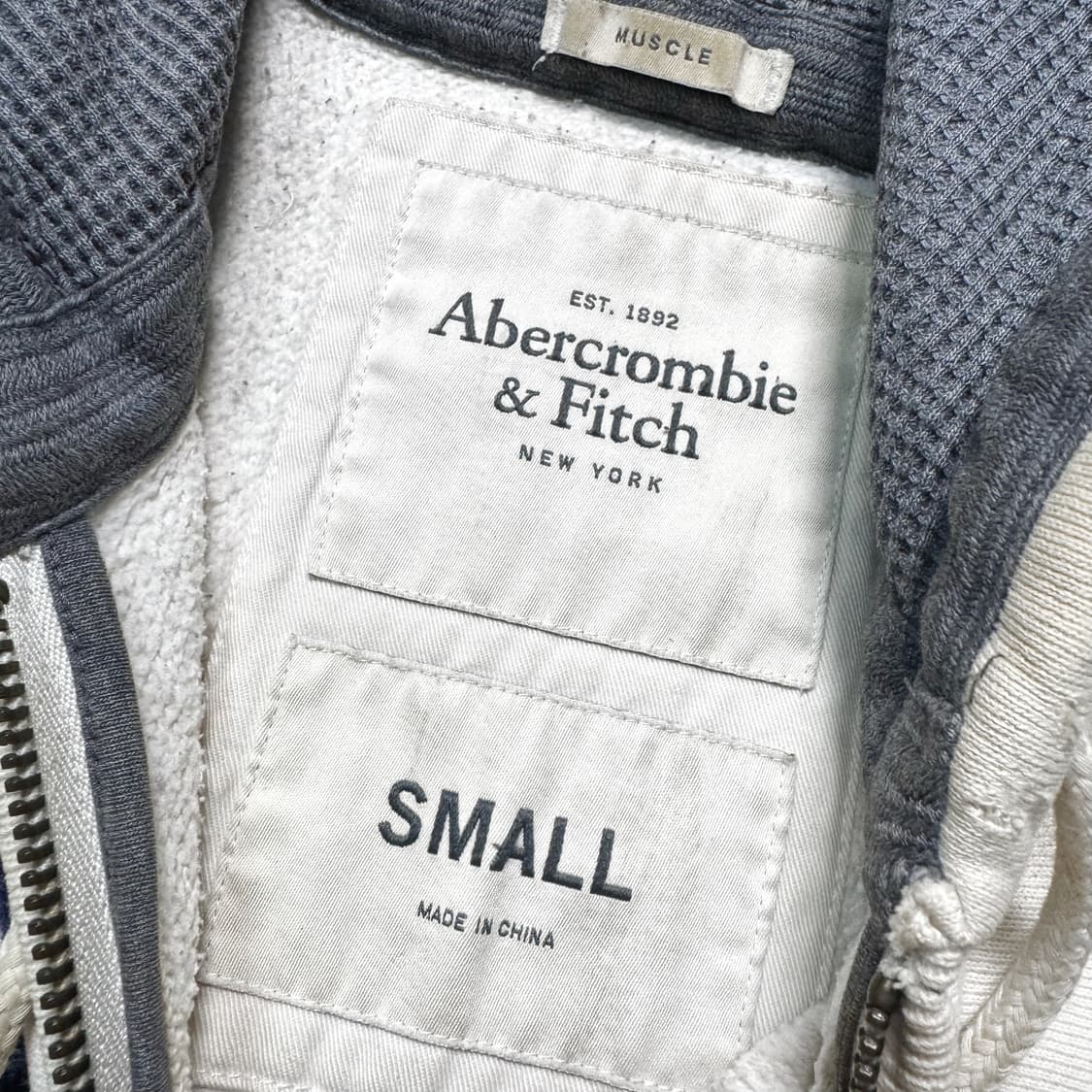 Name : 아베크롬비 스펠아웃로고 빈티지데미지 후드집업 :) 상품이미지3