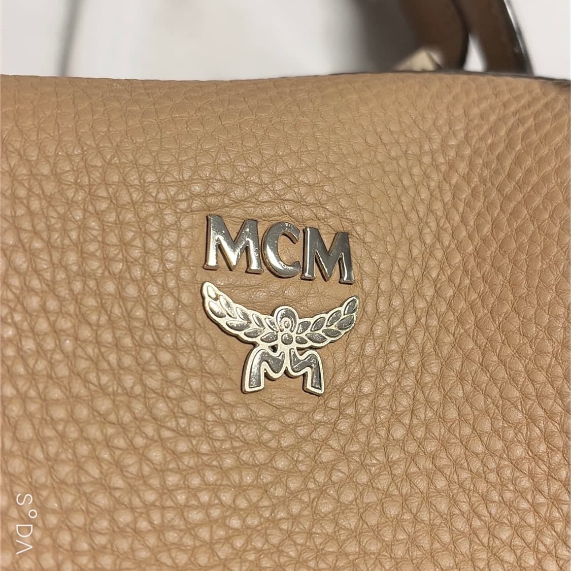 MCM 엠씨엠 가죽 토트백 겸 크로스백 베이지 상품이미지5