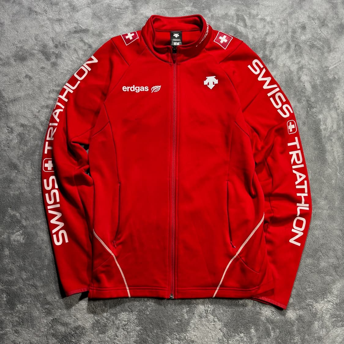 데상트 스위스 트라이애슬론 레드 져지 상품이미지1