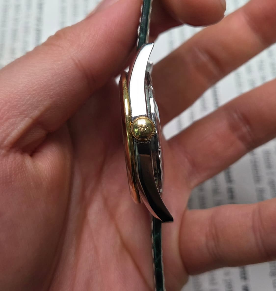 레어] 유니버셜 제네브 18K베젤 콤비 칼침핸즈 시스루백 오토매틱
 상품이미지5