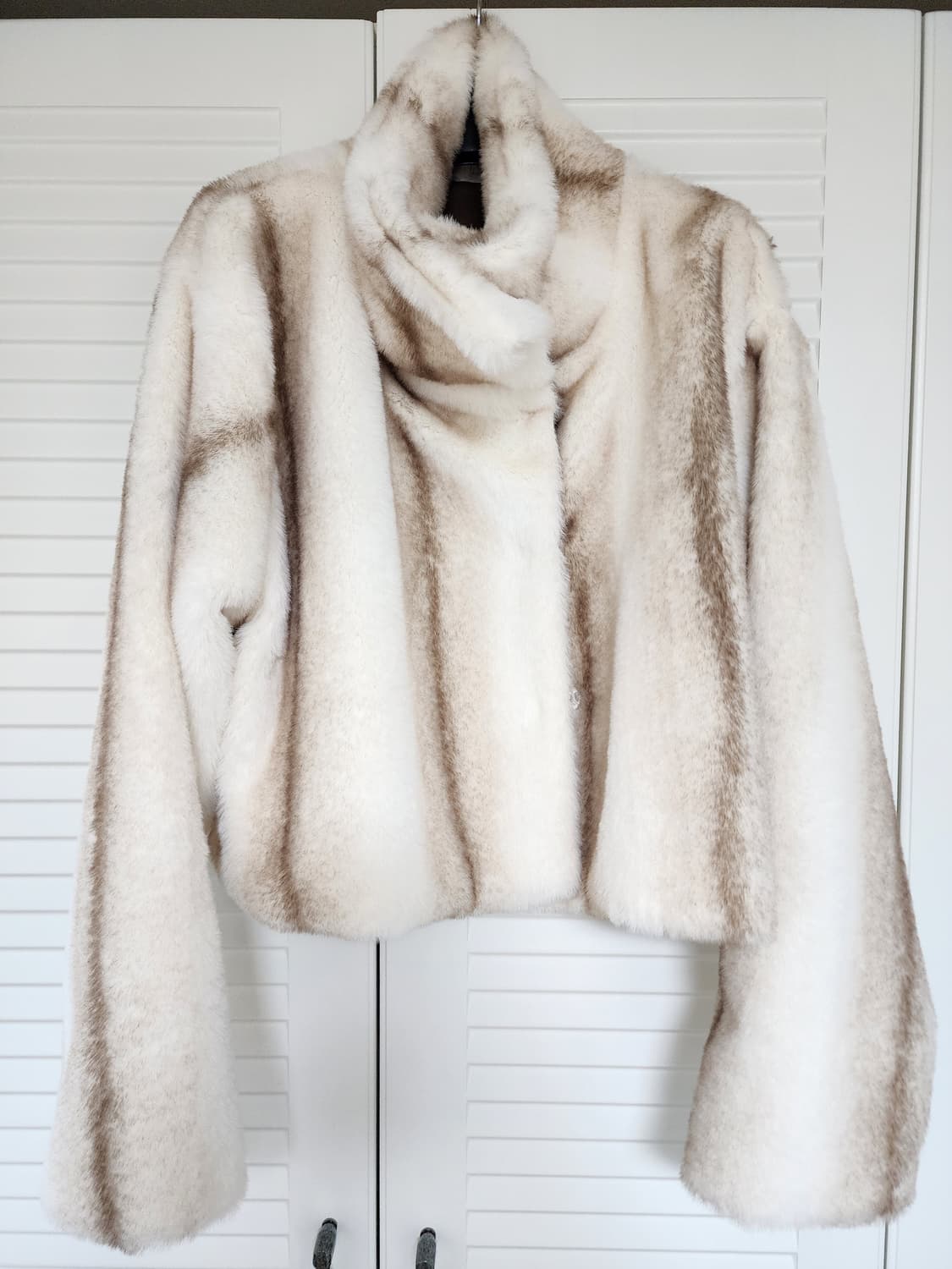 스윔시티 크롭 퍼 쟈켓 상품이미지4