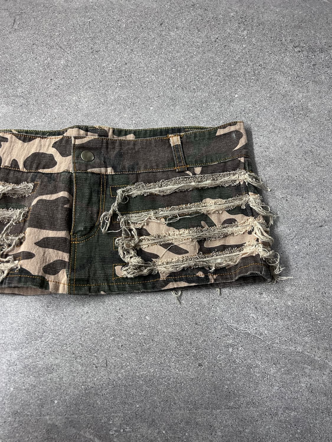 디스트레스드 카모 마이크로 미니 스커트 상품이미지3