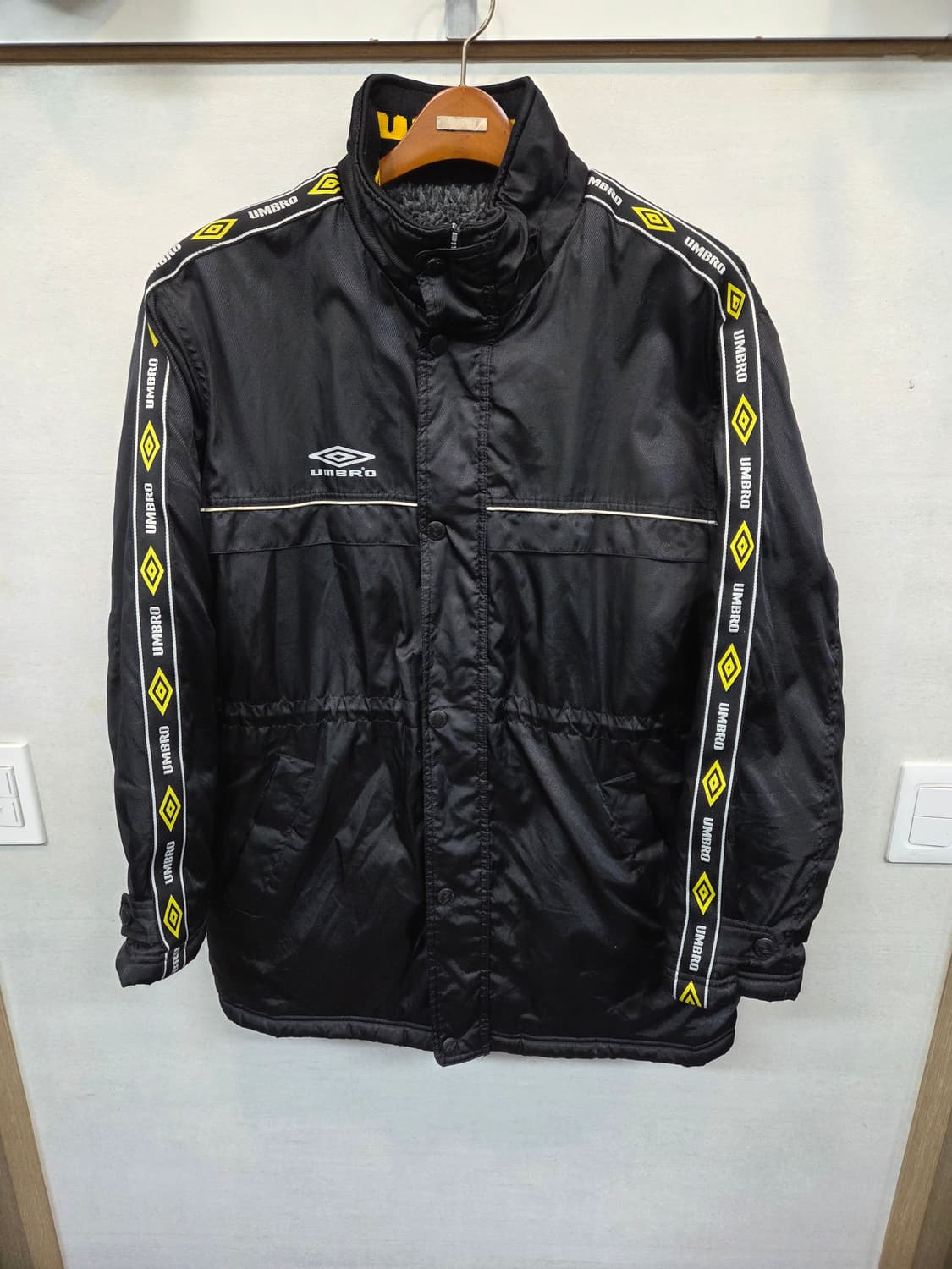 엄브로 올드스쿨 테이프로고 빅로고 셰르파 패디드 벤치자켓 L 상품이미지1