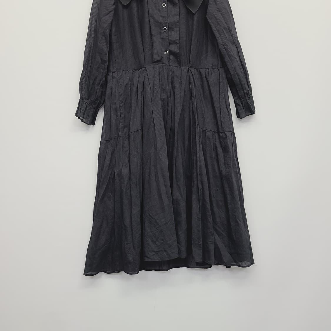 ​[한섬 SJSJ] 빅 카라 셔링 셔츠 롱 원피스 (블랙/76) 상품이미지4