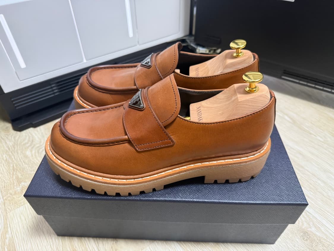 프라다 브라운 레더 로퍼 슈즈 9사이즈 새상품 상품이미지4