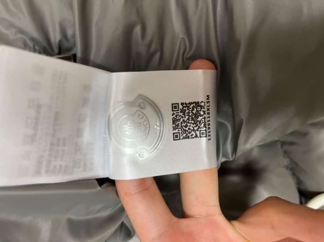 몽클레어 마야 유광 블랙패딩 팝니다 상품이미지7