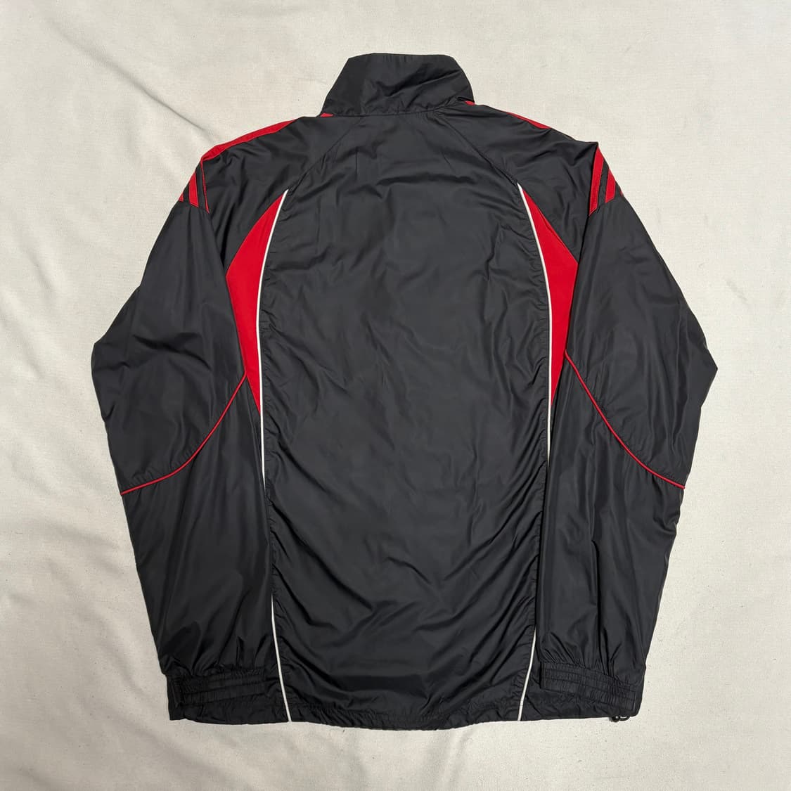 105 아디다스 AC밀란 레드 파이핑 블랙 바람막이 상품이미지3