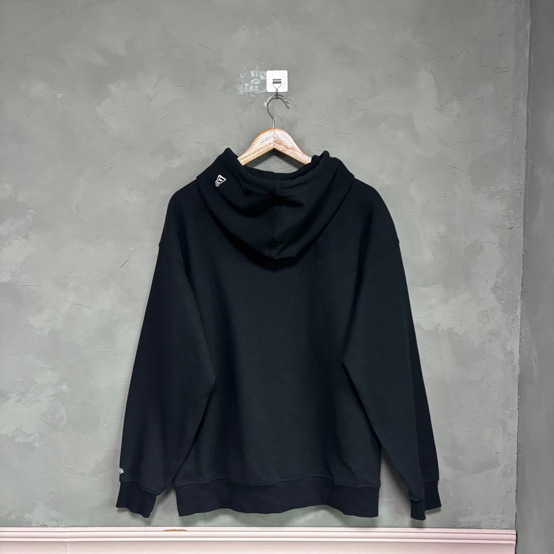 디스이즈네버댓 뉴에라 콜라보 뉴욕 후드 블랙 상품이미지5