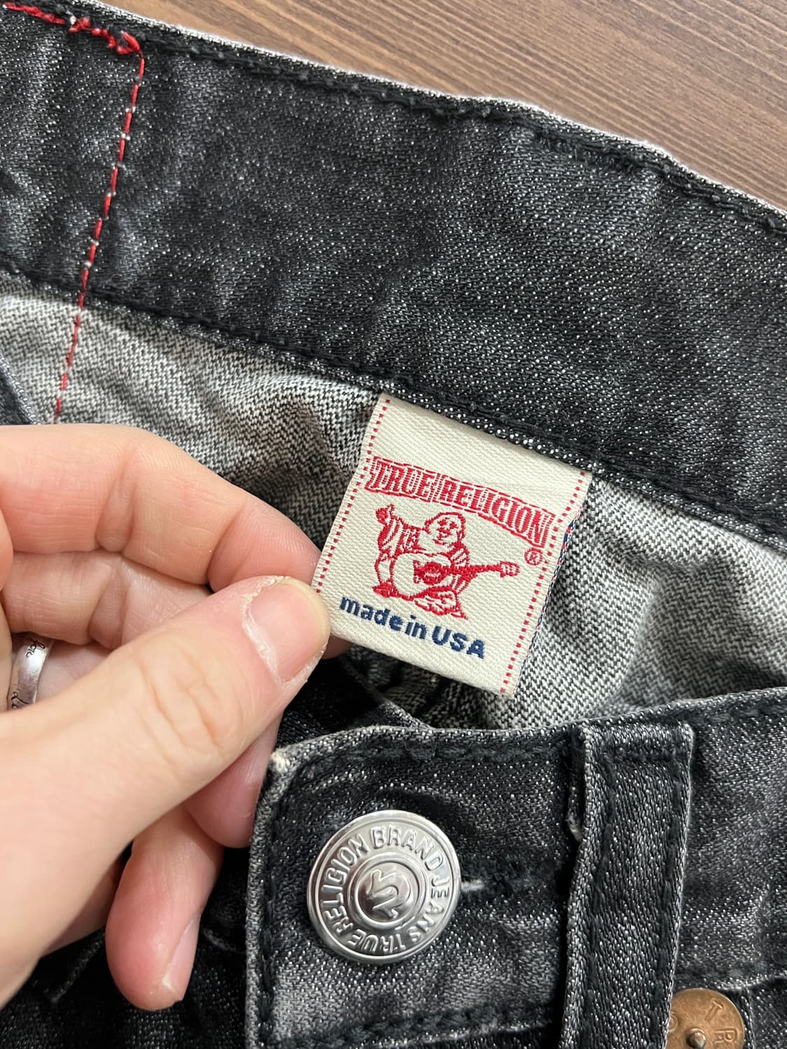 True Religion 트루릴리전 조이 빅 T 부츠컷 흑청 데님 팬츠 상품이미지5